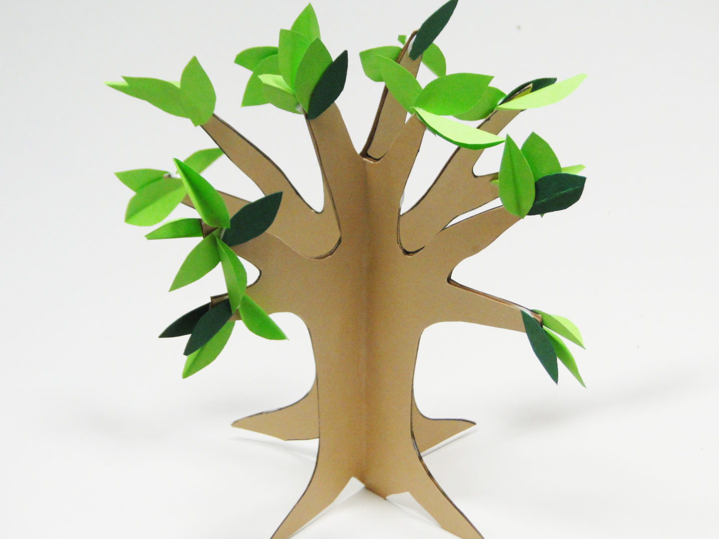 gotowe trójwymiarowe drzewko z papieru