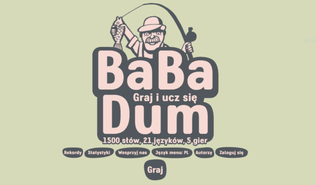 Kolorowa grafika. Różowo-szary napis Baba Dum. Graj i ucz się. 1500 słów, 21 języków, 5 gier. Na napisem obrazek mężczyzny z wędką i rybą.